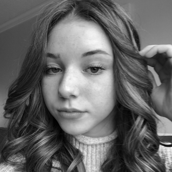 Meet your Posher, Ava - Picture 1 of 1